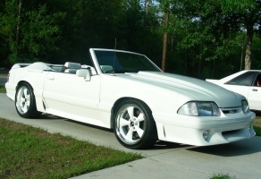 Mustang with Front 18x9 Wheels, Rear 18x10